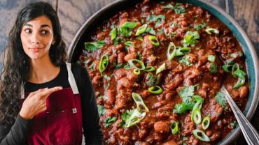 VIDEO: How to make the best vegetarian chili of your life