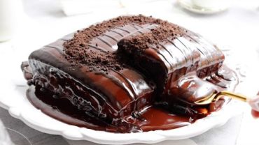 VIDEO: Chocolate Cake. Perfect for Sundays, deeply Chocolatey and incredibly Moist .