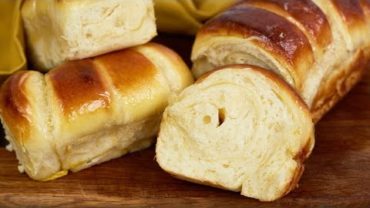 VIDEO: Fluffy condensed milk bread: an incredible recipe to try!