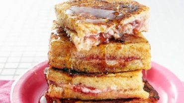 VIDEO: Special Breakfast Recipes: How To Make Stuffed French Toast – Weelicious