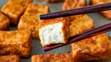 VIDEO: How To Make Crispy Baked Tofu!