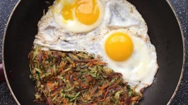 VIDEO: The Flexible Chef | One Pan Sunrise Eggs and Veggie Hash