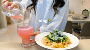 VIDEO: vlog | 게살로제파스타 🦀 꽃게탕, 점심도시락으로 김밥, 퇴근 후 카페, 공원 산책, 복숭아조림 만들어먹으며 보낸 자취생 일상