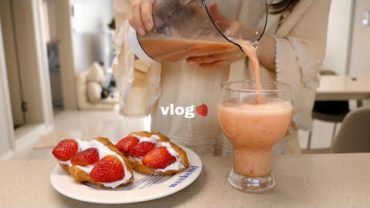VIDEO: vlog | 딸기크로와상, 꼬막비빔밥, 소고기전골 🍲홈웨어 디자인, 원단, 달달한 애플망고청, 출근도시락(떡갈비, 대왕계란말이)