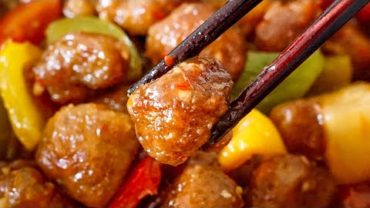 VIDEO: VEGAN SWEET AND SOUR CHICKEN | Easy & Delicious