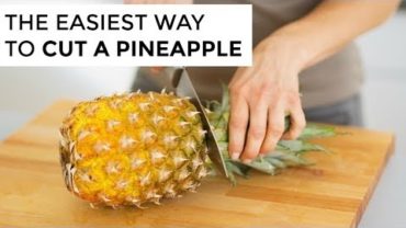 VIDEO: HOW TO CUT A PINEAPPLE | Clean & Delicious