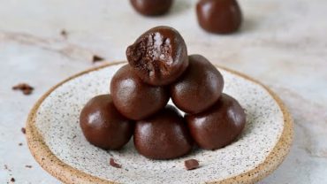 VIDEO: Easy Chocolate Truffles Recipe |  Vegan, Keto Fat Bombs