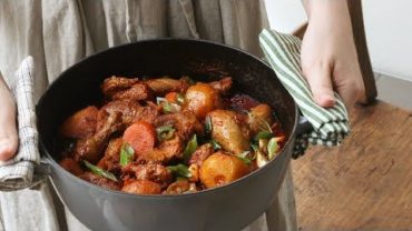 VIDEO: [ENG CC] Korean Braised Spicy Chicken : 자꾸 손이가는 매콤 닭볶음탕 [아내의 식탁]