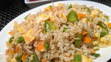 VIDEO: Egg Fried Rice Recipe/ Easy Egg Fried Rice At Home/ Tasty Fried Rice Recipe