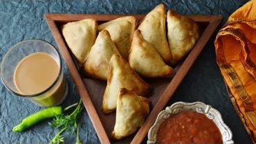 VIDEO: Baked samosa recipe – how to make samosa in oven using whole wheat – बेक्ड समोसा रेसिपी