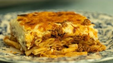 VIDEO: Classic Greek Pastitsio: Pasta Tray Bake Lasagna