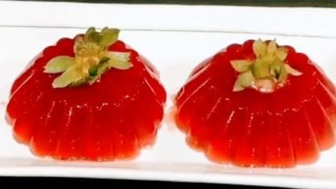 VIDEO: Strawberry Jelly Recipe | Jelly recipe at home | vegetarian Jelly Recipe | Strawberry Jelly Dessert