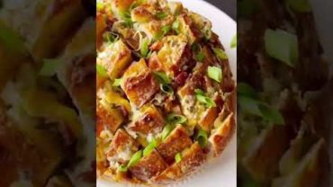 VIDEO: Bacon Ranch Cheesy Bread | Food Network