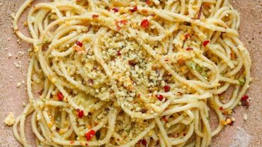 VIDEO: GARLIC BUTTER pasta recipe