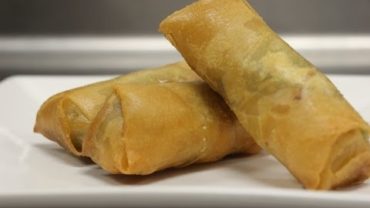 VIDEO: How to Make Spring Roll (with Shrimp and Pork)
