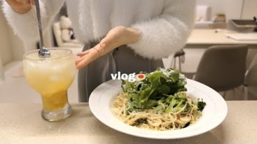 VIDEO: vlog | 매콤한 오징어덮밥 🦑🔥겨울엔 굴파스타와 굴전, 애플망고요거트, 도시락으로 피망동그랑땡, 브랜드 론칭 준비하며 보낸일상, 생일선물 언박싱🎁