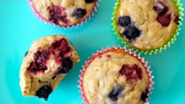 VIDEO: Easy Breakfast Recipes: Very Berry Muffins for Kids – Weelicious