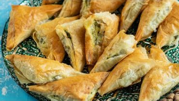 VIDEO: Spanakopitakia: Greek Spinach Pie Triangles  The best appetizer!!