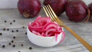 VIDEO: Easy Pickled Onions