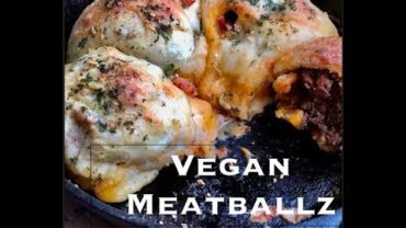 VIDEO: Vegan Meatball Pizza Ring | Vegan Meatballz