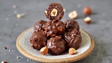 VIDEO: Homemade Ferrero Rocher | Vegan Hazelnut Truffles (Easy Recipe)