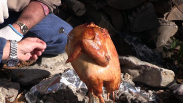 VIDEO: TRASH CAN TURKEY | Cook Whole Turkey in 90 Minutes