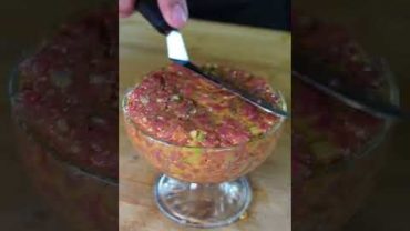 VIDEO: BEEF TARTARE WITH CHIPS #short #asmr
