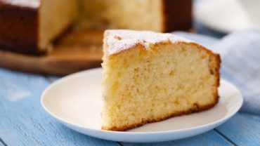 VIDEO: Banana cake: the most fluffy and easy recipe ever!