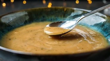 VIDEO: Homemade easy GRAVY recipe!