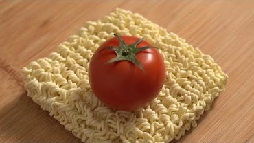 VIDEO: 토마토 달걀 라면 Tomato Egg Noodles