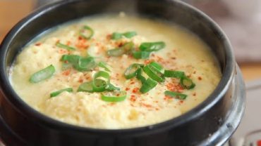VIDEO: [SUB] 뚝배기 계란찜 만들기:간단요리&simple K-food:How to make steamed egg using a ttukbaegi