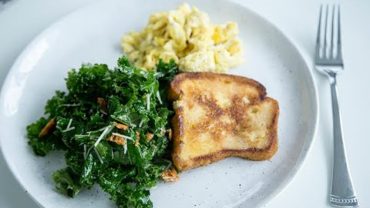 VIDEO: Truffle-Lovers Breakfast: Scrambled Eggs, Toast, & Side Salad | The Flexible Chef