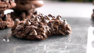 VIDEO: Double chocolate chip cookies