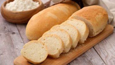 VIDEO: Easy Homemade Bread: the secret to bake it extra soft and fluffy