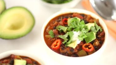 VIDEO: Quick Vegetarian Chili- Everyday Food with Sarah Carey