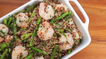 VIDEO: One Pot Garlic Shrimp Quinoa | Easy Weeknight Dinners