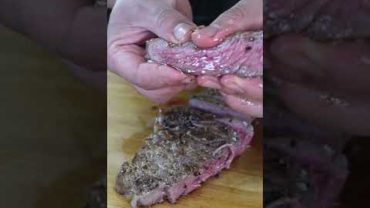 VIDEO: MEAT WITH FLAVORED BUTTER #shorts #asmr