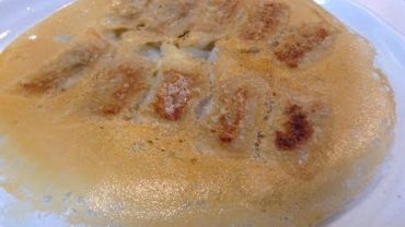 VIDEO: How to Make Pan-Fried Dumplings with Wing (鍋貼, Yaki Gyoza) 焼き餃子