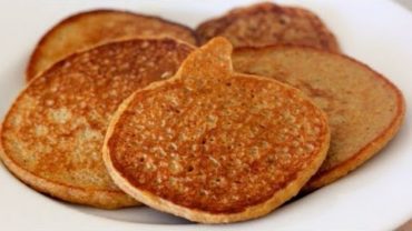 VIDEO: High Protein Pumpkin Pancakes – Clean & Delicious