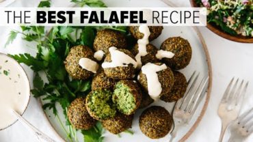 VIDEO: THE BEST FALAFEL RECIPE | crispy fried and baked falafel (vegan)