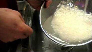 VIDEO: How to Make Sushi Rice