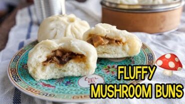 VIDEO: FLUFFY MUSHROOM BUNS!! | VEGAN DIM SUM COOKBOOK! (香菇包子)