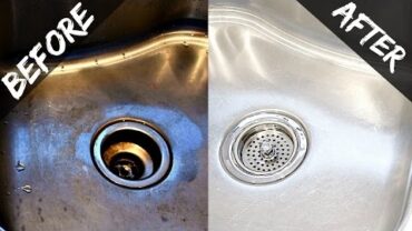 VIDEO: How To Clean Your Kitchen Sink & Disposal Naturally With Baking Soda & Vinegar – Easy & Organic