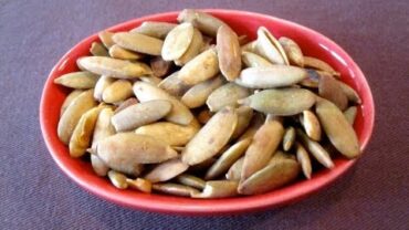 VIDEO: Healthy Snack Recipes for Children: How To Make toasted Pumpkin Seeds-weelicious