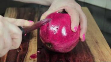 VIDEO: How To Cut A Pomegranate The Safe And Easy Way