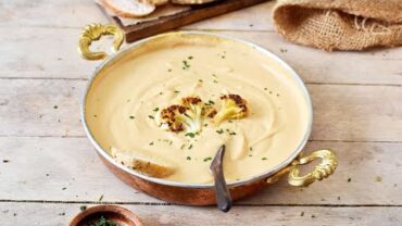 VIDEO: Creamy Roasted Vegan Cauliflower Soup Recipe