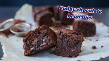 VIDEO: FUDGY CHOCOLATE BROWNIES