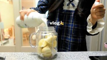 VIDEO: vlog | 바삭한 크로플🥨구워 먹고 밀린 과제 하기, 짜장밥 만들어 먹고 코스트코 구경했던 일상 (바나나우유, 크로플,  짜장밥, 계란국, 닭발)