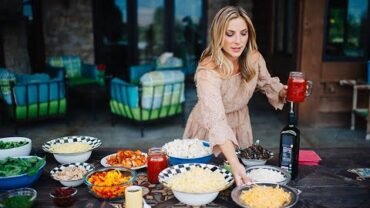 VIDEO: DIY Crowd-Pleasing Pasta Bar Party | The Flexible Chef