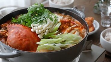 VIDEO: [ENG CC] 얼큰하고 구수한 꽃게탕🦀 : Korean Crab Stew [아내의 식탁]